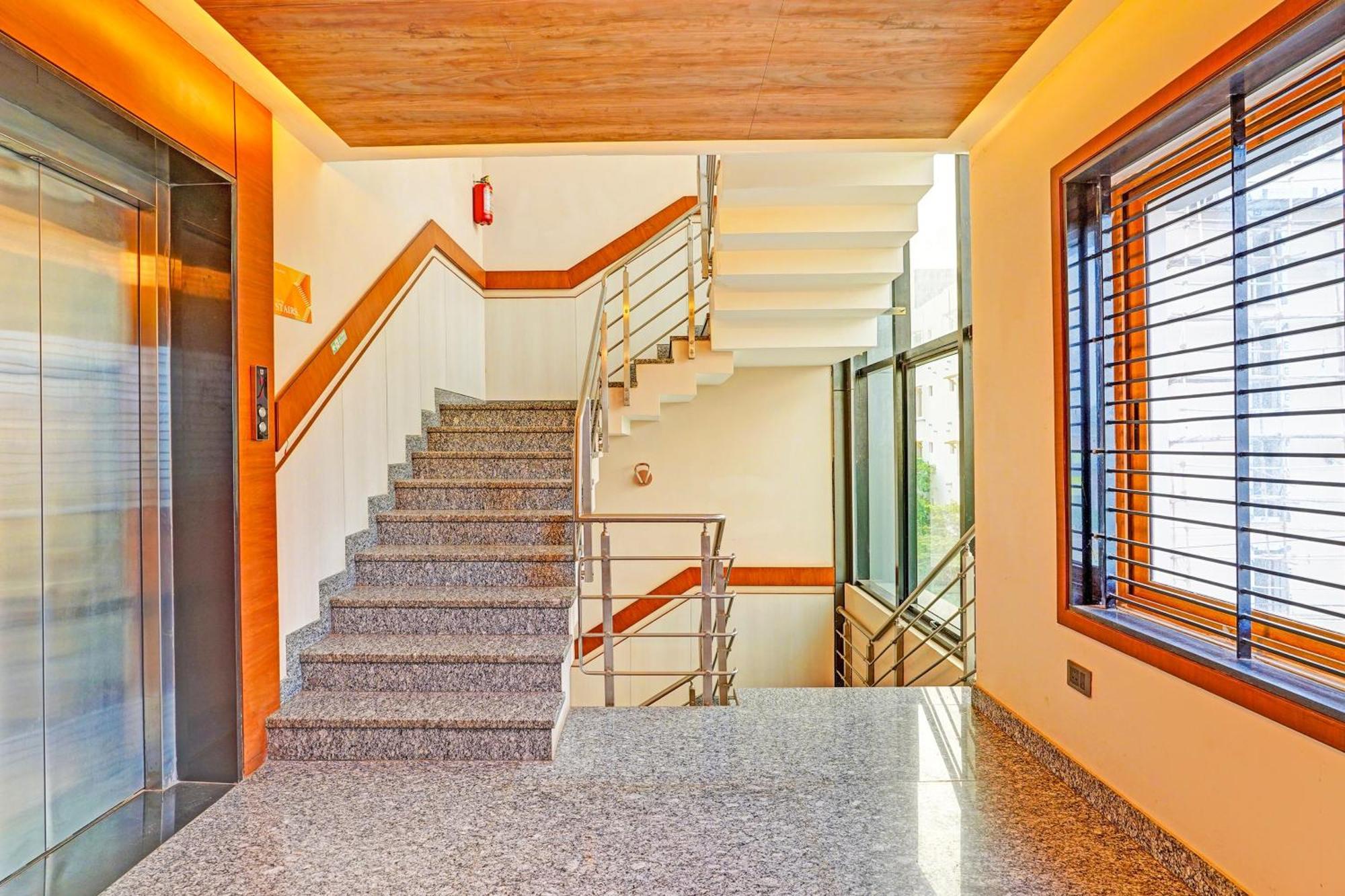 Super Townhouse Indiranagar Hotel Bangalore Ngoại thất bức ảnh