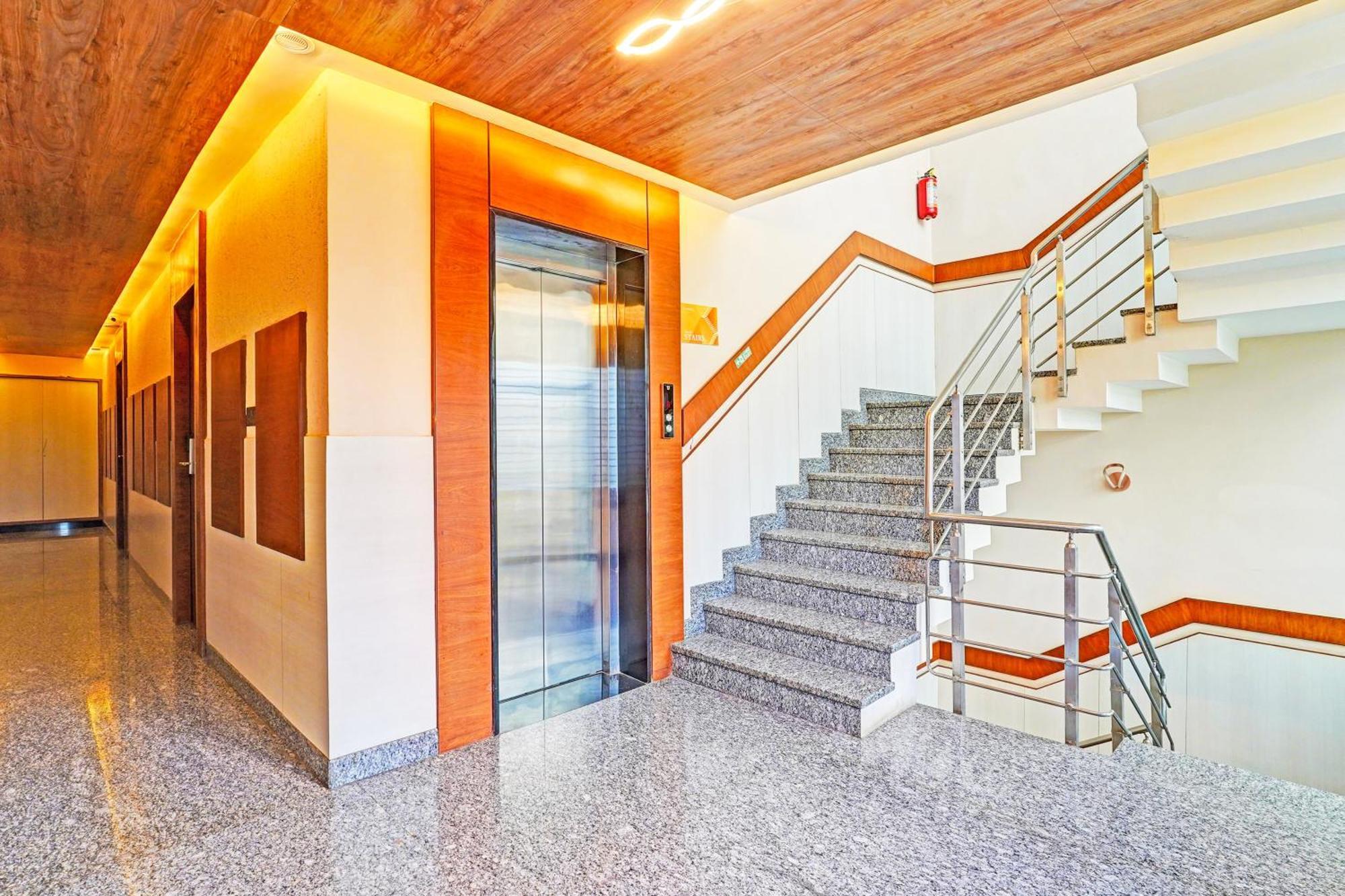 Super Townhouse Indiranagar Hotel Bangalore Ngoại thất bức ảnh